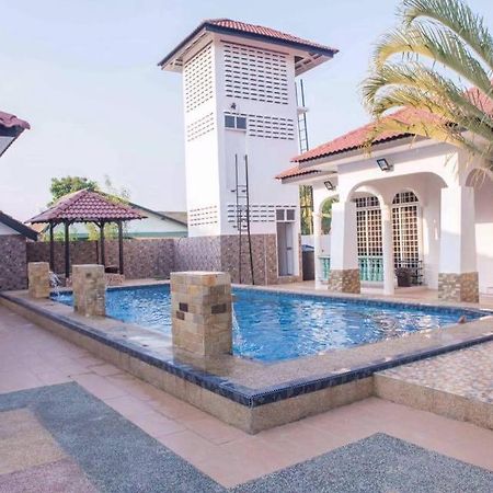 Wan Danisha Villa Inn Кота-Бару Екстер'єр фото