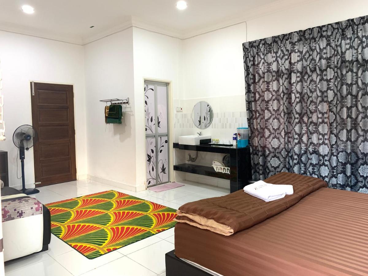 Wan Danisha Villa Inn Кота-Бару Екстер'єр фото